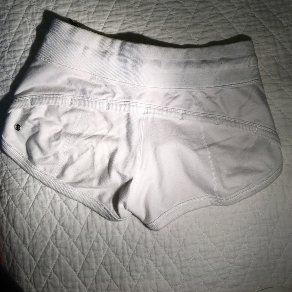 🍋🍋🍋White Lululemon shorts